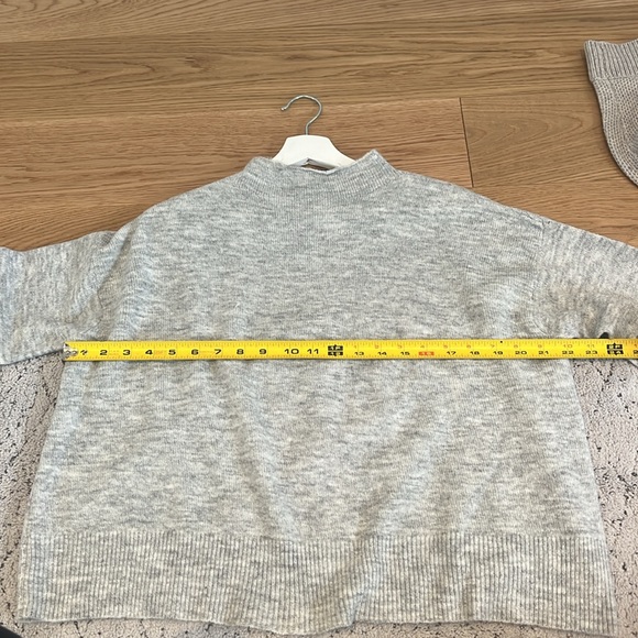 Mink Pink grey wool mock neck sweater. Size xs - Picture 4 of 7